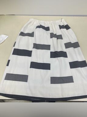 VINTAGE BLACK AND WHITE SKIRT
